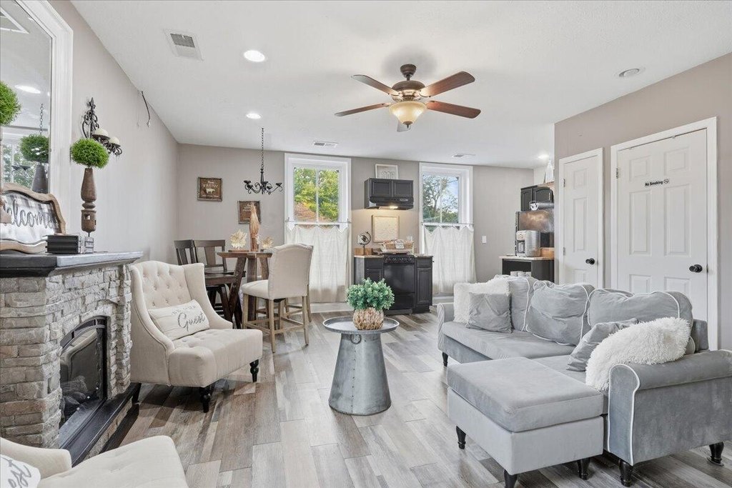 Dandridge, Tennessee, 37725, United States, ,Commercial,Forsale,1988738