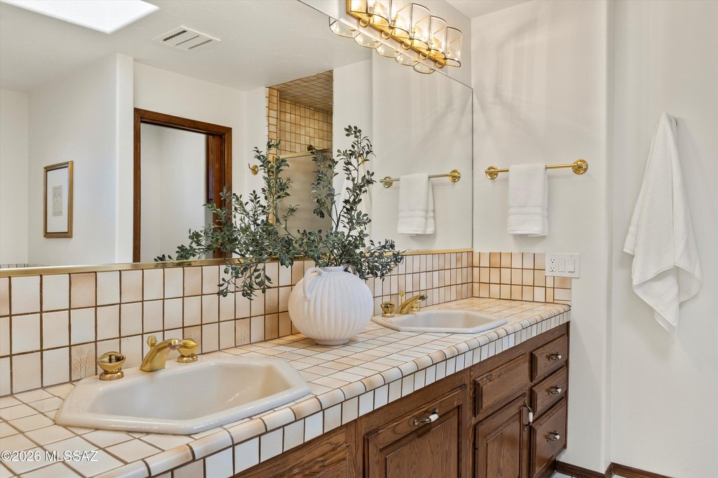 Tucson, Arizona, 85750, United States, 4 Bedrooms Bedrooms, ,3.5 BathroomsBathrooms,Residential,Forsale,2009547