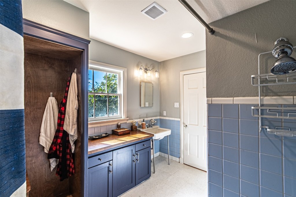 Navasota, Texas, 77868, United States, 4 Bedrooms Bedrooms, ,4.5 BathroomsBathrooms,Residential,Forsale,1973414