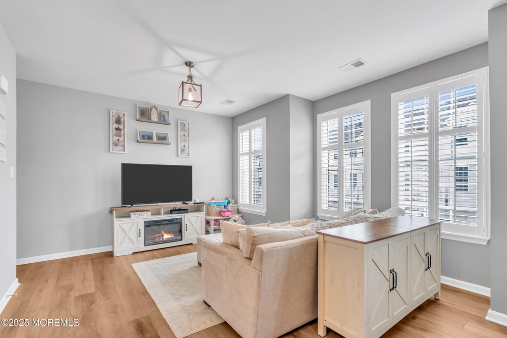 Tinton Falls, New Jersey, 07753, United States, 2 Bedrooms Bedrooms, ,2.5 BathroomsBathrooms,Residential,Forsale,1994029