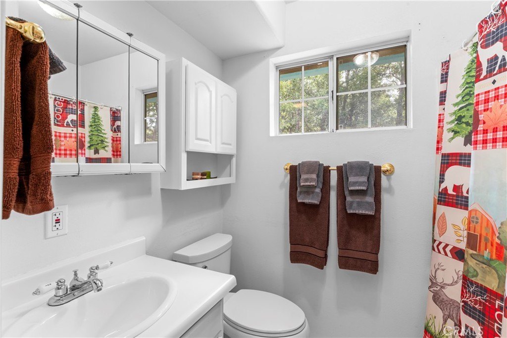 Lake Arrowhead, California, 92352, United States, 4 Bedrooms Bedrooms, ,2.5 BathroomsBathrooms,Residential,Forsale,1971038