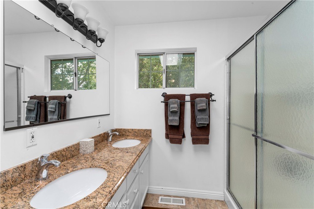 Lake Arrowhead, California, 92352, United States, 4 Bedrooms Bedrooms, ,2.5 BathroomsBathrooms,Residential,Forsale,1971038