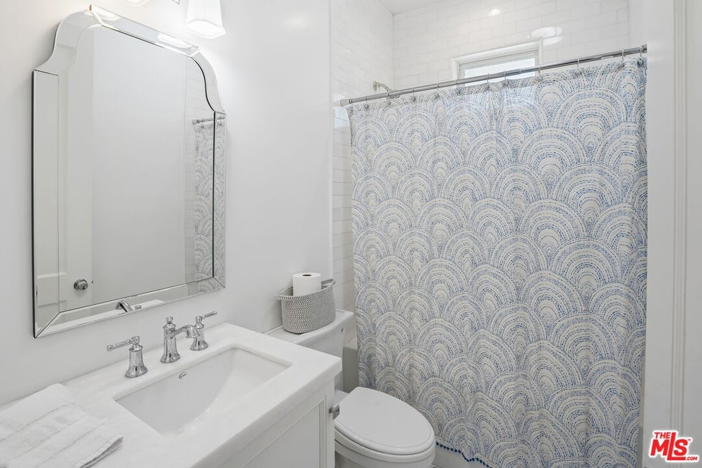 Malibu, California, 90265, United States, 5 Bedrooms Bedrooms, ,4.5 BathroomsBathrooms,Residential,Forsale,2001438