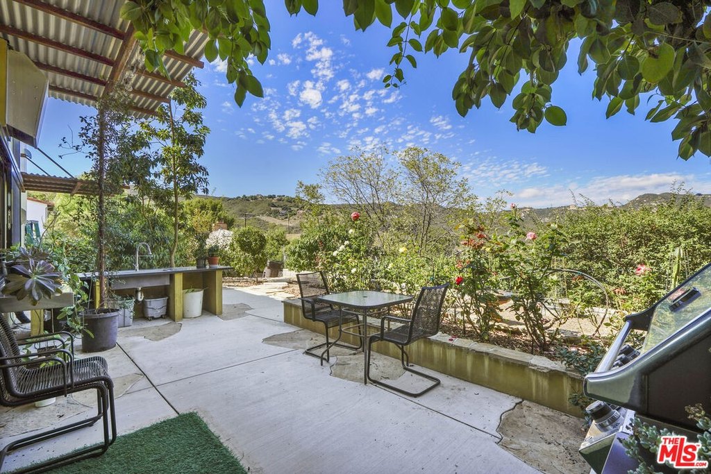 Malibu, California, 90265, United States, 3 Bedrooms Bedrooms, ,2.5 BathroomsBathrooms,Residential,Forsale,2009617