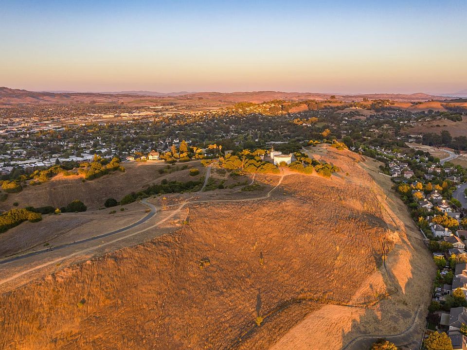 Petaluma, California, 94952, United States, 4 Bedrooms Bedrooms, ,3 BathroomsBathrooms,Residential,Forsale,1985922
