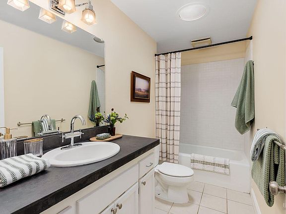 Healdsburg, California, 95448, United States, 3 Bedrooms Bedrooms, ,2 BathroomsBathrooms,Residential,Forsale,1985931