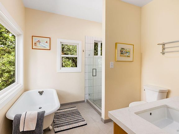 Healdsburg, California, 95448, United States, 3 Bedrooms Bedrooms, ,2 BathroomsBathrooms,Residential,Forsale,1985931