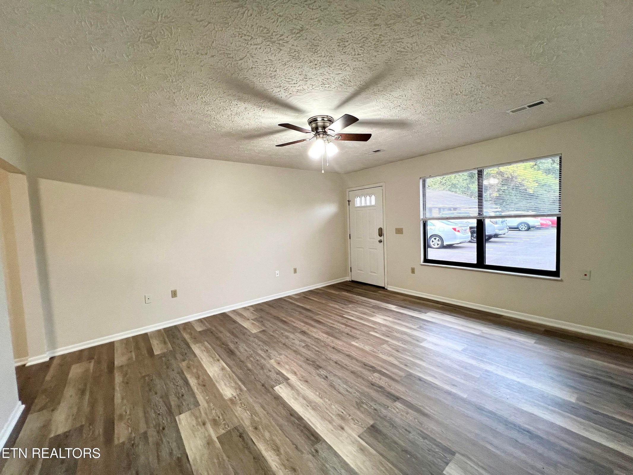 Kodak, Tennessee, 37764, United States, 2 Bedrooms Bedrooms, ,2 BathroomsBathrooms,Residential,Forsale,1973589