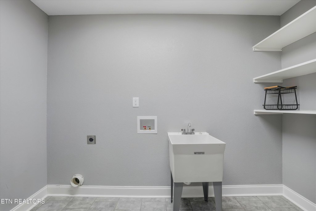 Maryville, Tennessee, 37804, United States, 4 Bedrooms Bedrooms, ,3 BathroomsBathrooms,Residential,Forsale,1973596