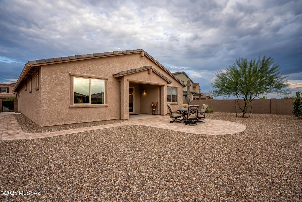 Tucson, Arizona, 85742, United States, 3 Bedrooms Bedrooms, ,2 BathroomsBathrooms,Residential,Forsale,1990091