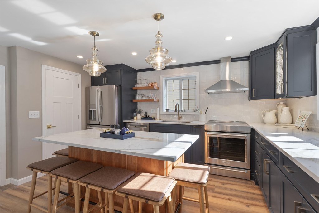 Portsmouth, New Hampshire, 03801, United States, 3 Bedrooms Bedrooms, ,2 BathroomsBathrooms,Residential,Forsale,2002416