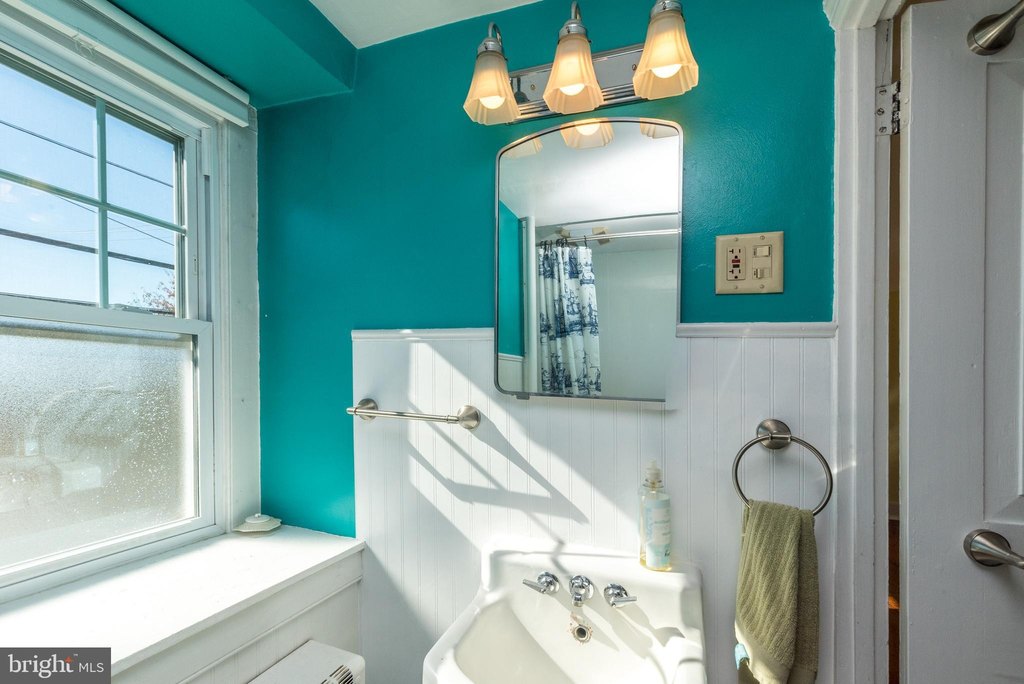 SCHWENKSVILLE, Pennsylvania, 19473, United States, 4 Bedrooms Bedrooms, ,2 BathroomsBathrooms,Residential,Forsale,2004194