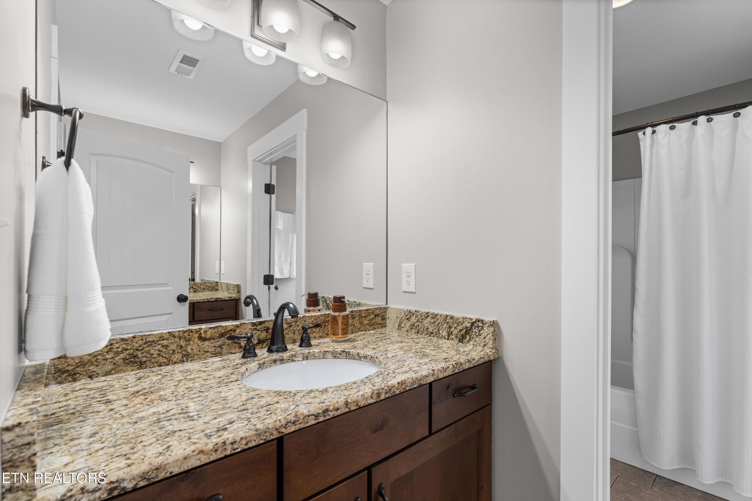 Maryville, Tennessee, 37804, United States, 4 Bedrooms Bedrooms, ,2 BathroomsBathrooms,Residential,Forsale,1973599