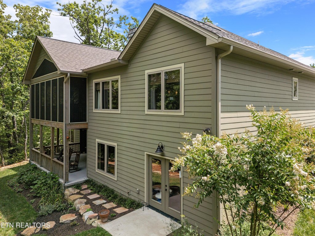 Crossville, Tennessee, 38558, United States, 4 Bedrooms Bedrooms, ,3 BathroomsBathrooms,Residential,Forsale,1952849