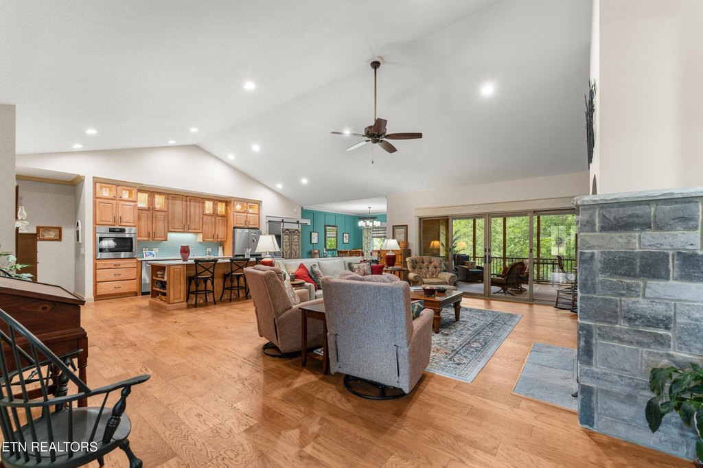 Crossville, Tennessee, 38558, United States, 4 Bedrooms Bedrooms, ,3 BathroomsBathrooms,Residential,Forsale,1952849