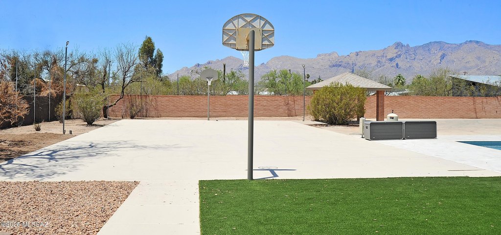 Tucson, Arizona, 85719, United States, 4 Bedrooms Bedrooms, ,5 BathroomsBathrooms,Residential,Forsale,1990105