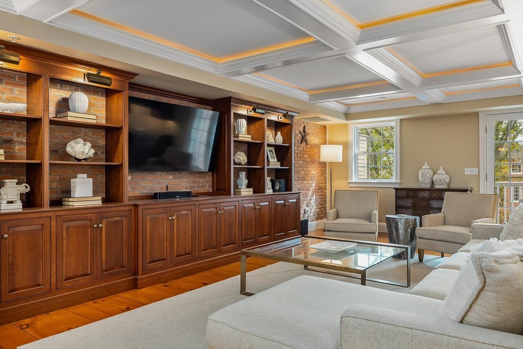 Portsmouth, New Hampshire, 03801, United States, 8 Bedrooms Bedrooms, ,8.5 BathroomsBathrooms,Residential,Forsale,2002395