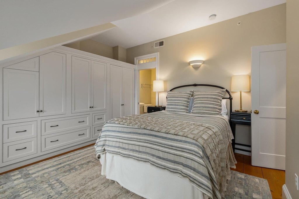 Portsmouth, New Hampshire, 03801, United States, 8 Bedrooms Bedrooms, ,8.5 BathroomsBathrooms,Residential,Forsale,2002395