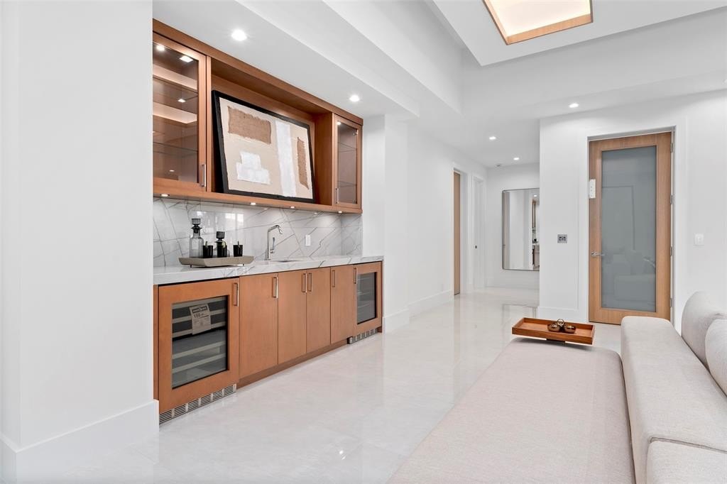 Fort Lauderdale, Florida, 33301, United States, 6 Bedrooms Bedrooms, ,5.5 BathroomsBathrooms,Residential,Forsale,1994100