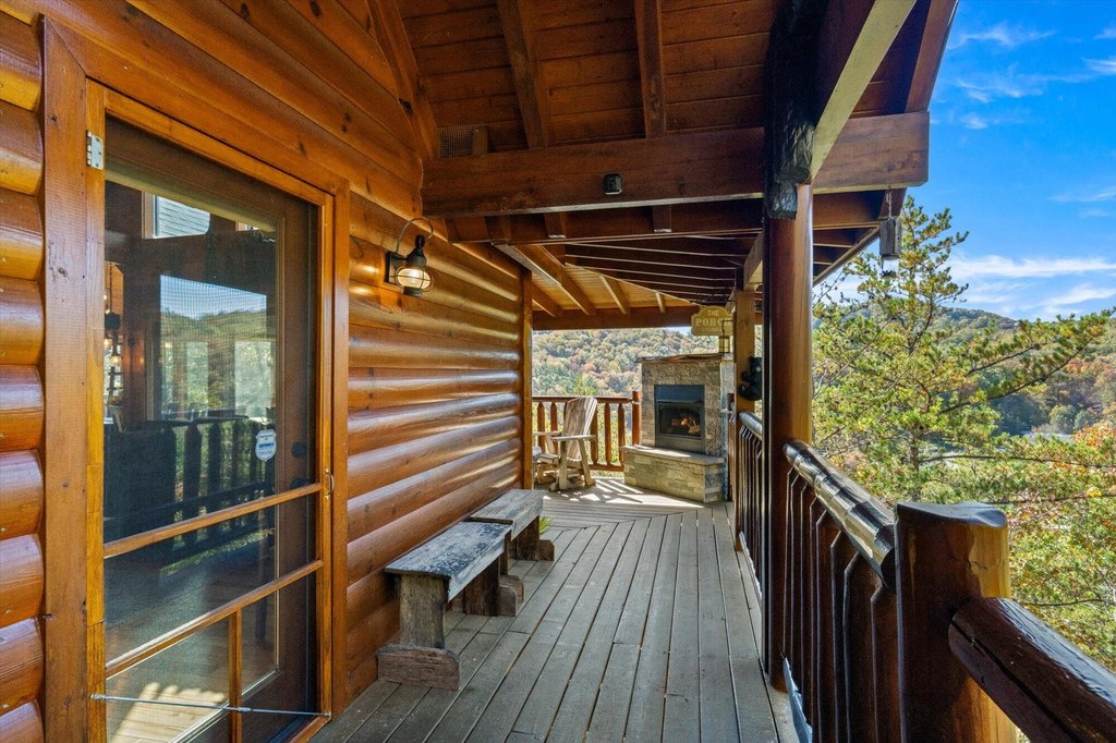 Sevierville, Tennessee, 37862, United States, 3 Bedrooms Bedrooms, ,3 BathroomsBathrooms,Residential,Forsale,1988739