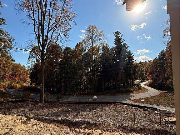 Flat Rock, North Carolina, 28731, United States, 3 Bedrooms Bedrooms, ,2 BathroomsBathrooms,Residential,Forsale,1985996