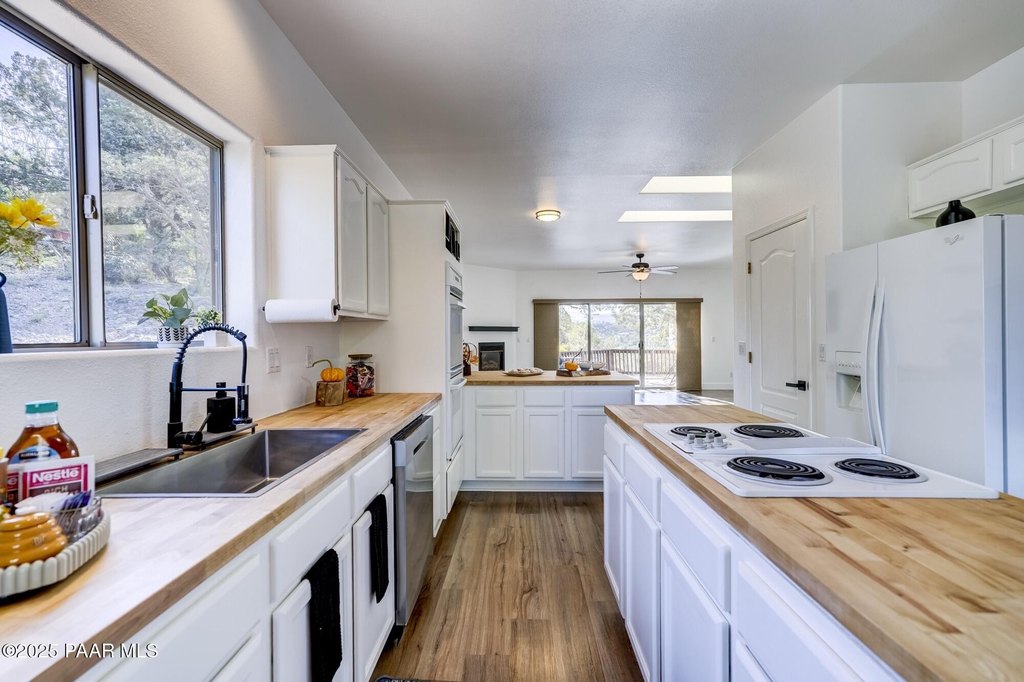 Prescott, Arizona, 86303, United States, 3 Bedrooms Bedrooms, ,2 BathroomsBathrooms,Residential,Forsale,1994061