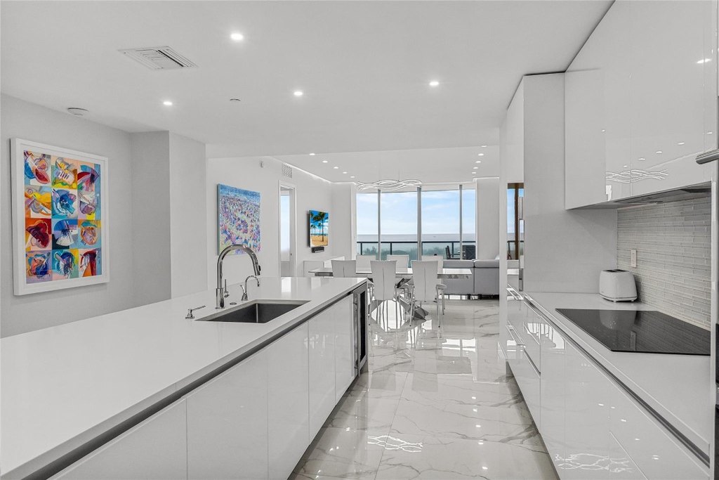 Fort Lauderdale, Florida, 33304, United States, 2 Bedrooms Bedrooms, ,2 BathroomsBathrooms,Residential,Forsale,2011614