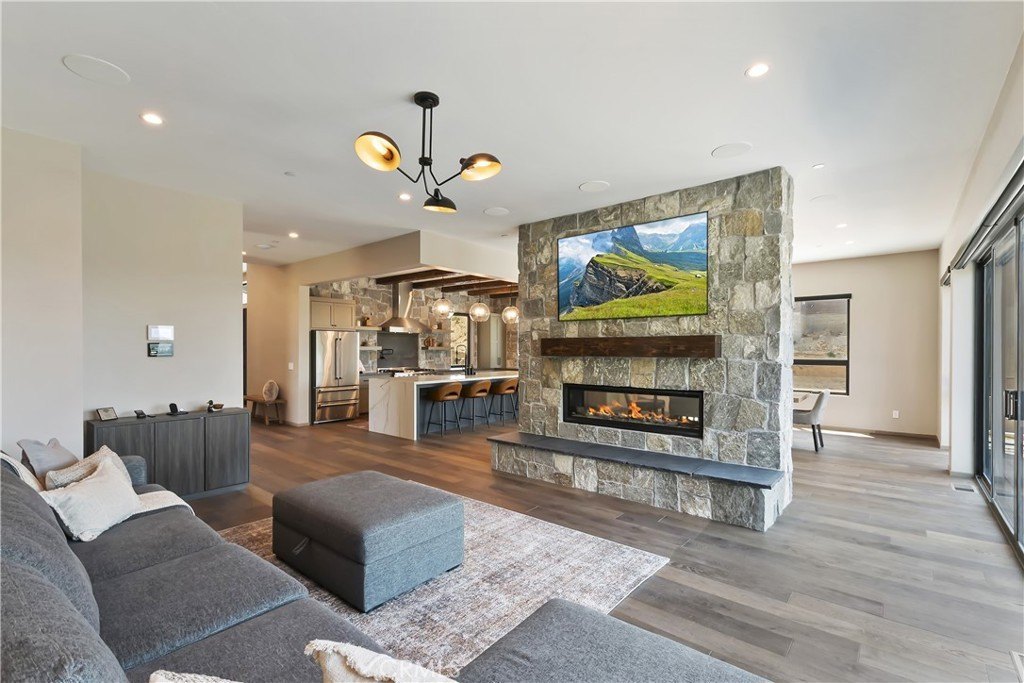 Lake Arrowhead, California, 92352, United States, 3 Bedrooms Bedrooms, ,2.5 BathroomsBathrooms,Residential,Forsale,2000287