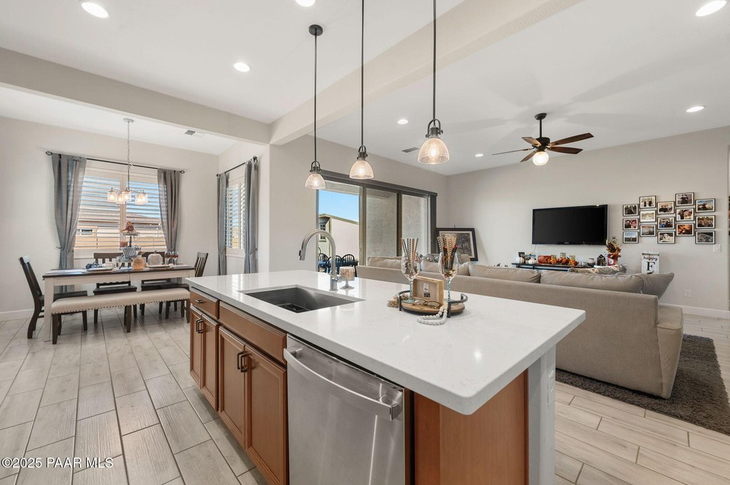 Prescott Valley, Arizona, 86315, United States, 3 Bedrooms Bedrooms, ,4 BathroomsBathrooms,Residential,Forsale,2011290