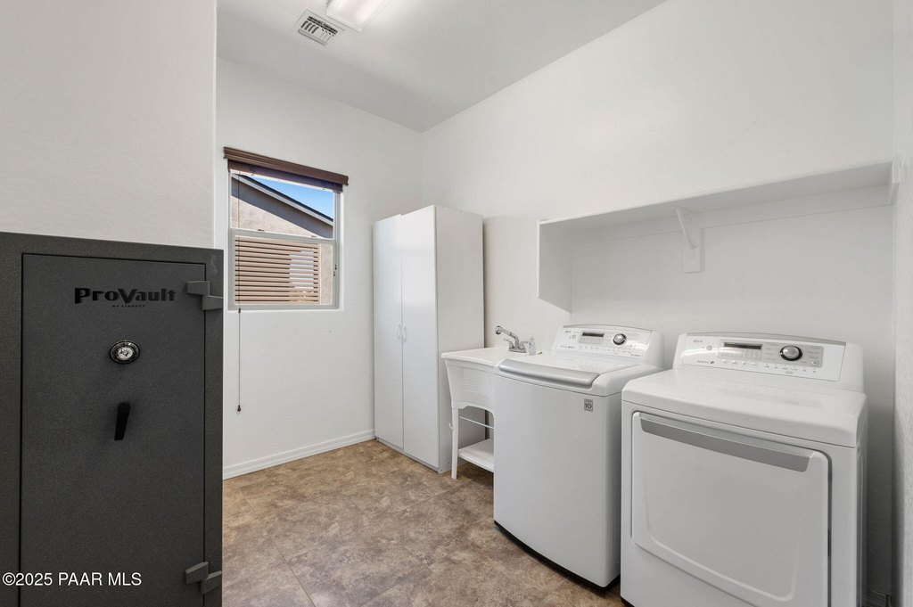 Prescott Valley, Arizona, 86315, United States, 3 Bedrooms Bedrooms, ,2 BathroomsBathrooms,Residential,Forsale,1994049