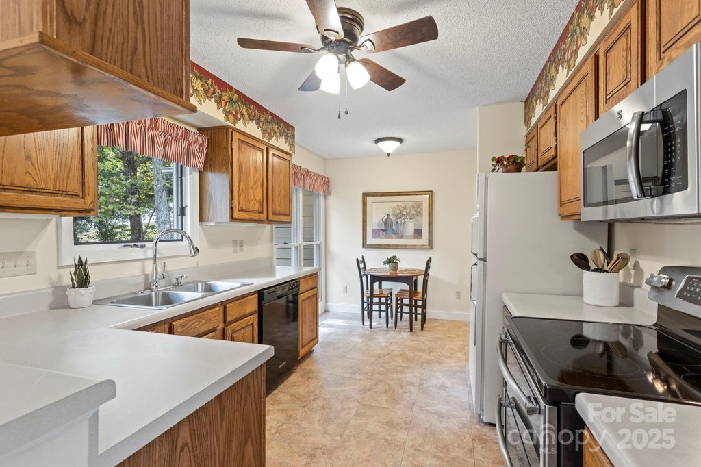 Flat Rock, North Carolina, 28731, United States, 4 Bedrooms Bedrooms, ,4 BathroomsBathrooms,Residential,Forsale,1985994