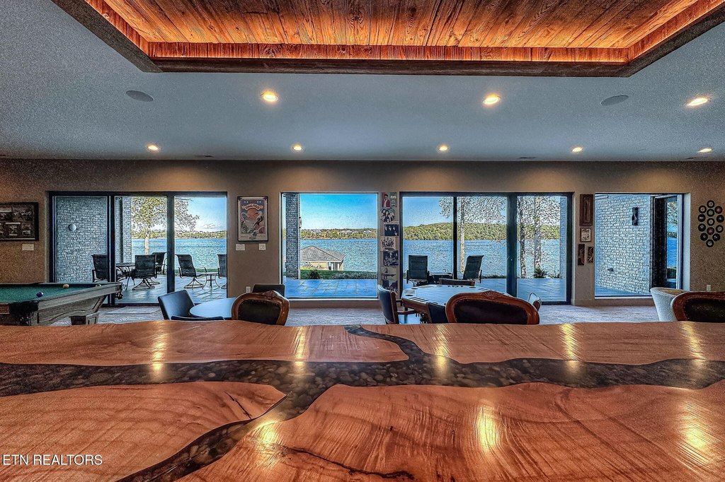 Loudon, Tennessee, 37774, United States, 5 Bedrooms Bedrooms, ,4.5 BathroomsBathrooms,Residential,Forsale,1999436