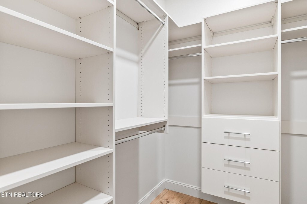 Clinton, Tennessee, 37716, United States, 3 Bedrooms Bedrooms, ,2 BathroomsBathrooms,Residential,Forsale,1999453