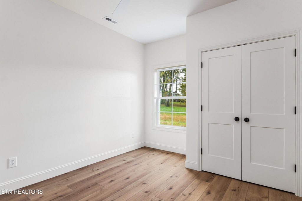 Clinton, Tennessee, 37716, United States, 3 Bedrooms Bedrooms, ,3 BathroomsBathrooms,Residential,Forsale,1999454