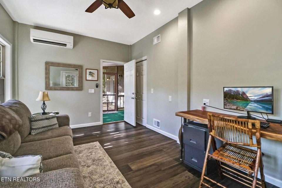 Jamestown, Tennessee, 38556, United States, 4 Bedrooms Bedrooms, ,3 BathroomsBathrooms,Residential,Forsale,2010942