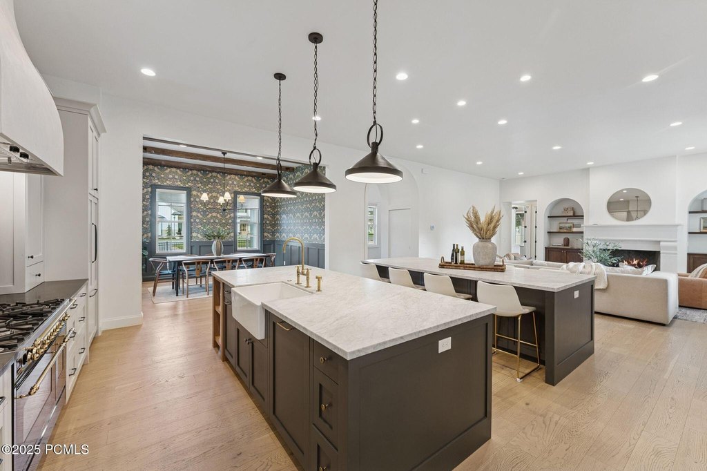 Midway, Utah, 84049, United States, 5 Bedrooms Bedrooms, ,4.5 BathroomsBathrooms,Residential,Forsale,2000237