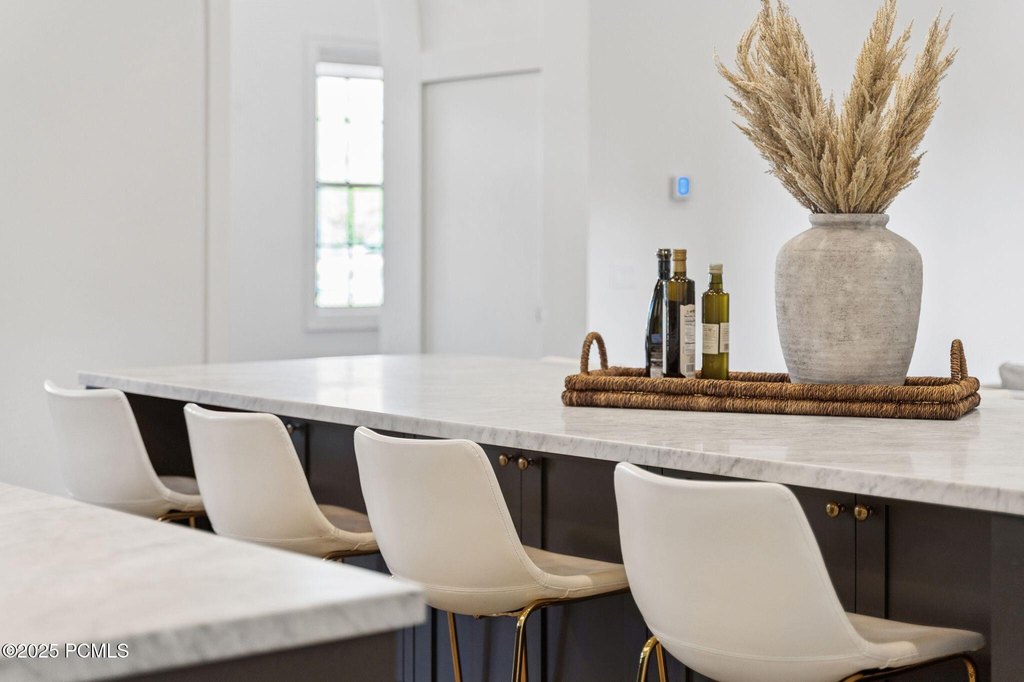 Midway, Utah, 84049, United States, 5 Bedrooms Bedrooms, ,4.5 BathroomsBathrooms,Residential,Forsale,2000237