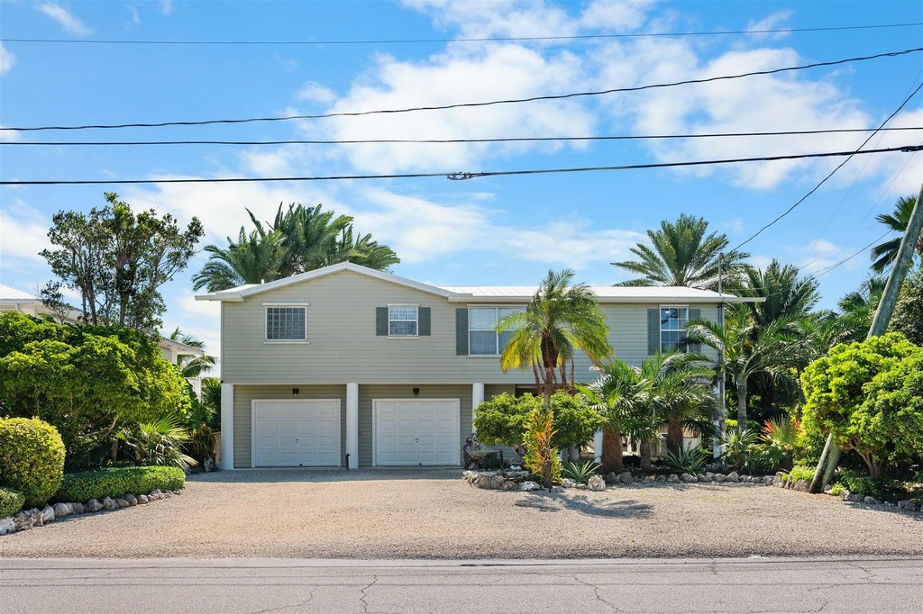 MARATHON, Florida, 33050, United States, 3 Bedrooms Bedrooms, ,2 BathroomsBathrooms,Residential,Forsale,2004343