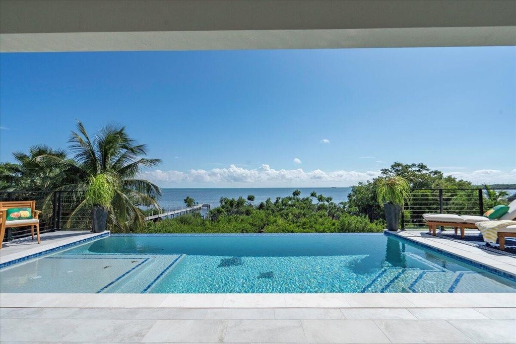 MARATHON, Florida, 33050, United States, 6 Bedrooms Bedrooms, ,6.5 BathroomsBathrooms,Residential,Forsale,2004345