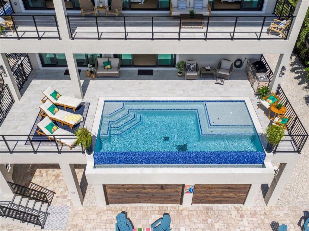 MARATHON, Florida, 33050, United States, 6 Bedrooms Bedrooms, ,6.5 BathroomsBathrooms,Residential,Forsale,2004345