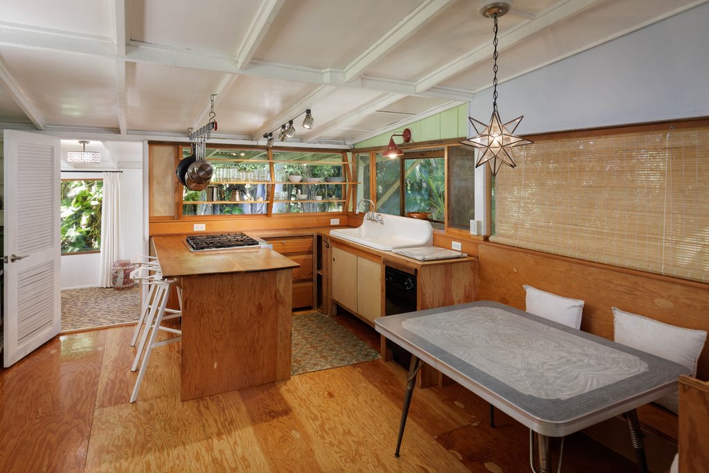 Kapaau, Hawaii, 96755, United States, 2 Bedrooms Bedrooms, ,1 BathroomBathrooms,Residential,Forsale,2004383