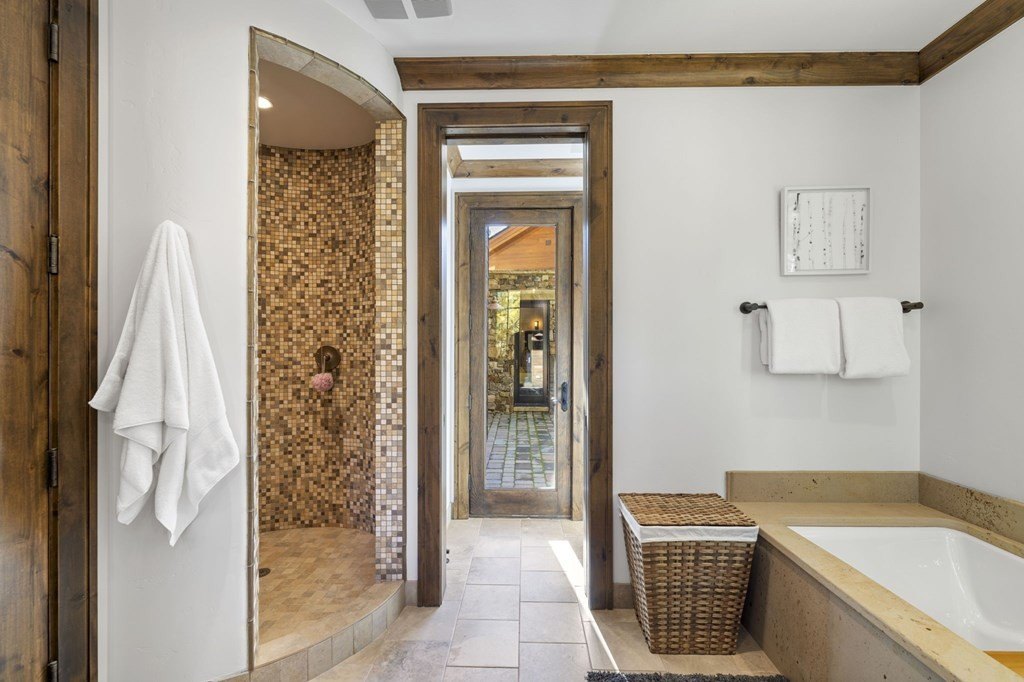 Donnelly, Idaho, 83615, United States, 3 Bedrooms Bedrooms, ,4 BathroomsBathrooms,Residential,Forsale,1996721