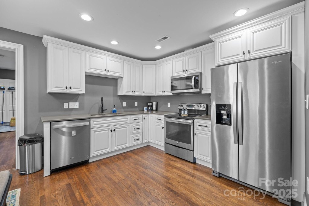 Charlotte, North Carolina, 28205, United States, 2 Bedrooms Bedrooms, ,2 BathroomsBathrooms,Residential,Forsale,2004560