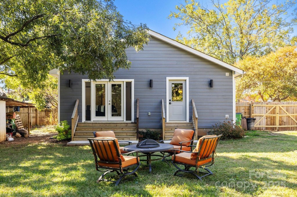 Charlotte, North Carolina, 28205, United States, 2 Bedrooms Bedrooms, ,2 BathroomsBathrooms,Residential,Forsale,2004560