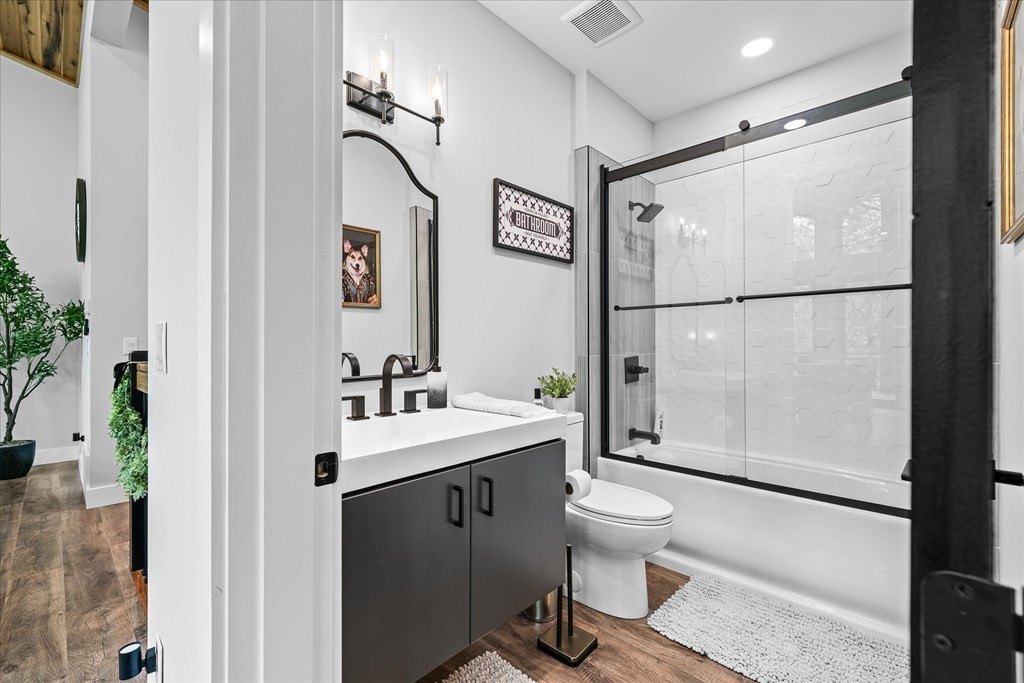 Byrdstown, Tennessee, 38549, United States, 3 Bedrooms Bedrooms, ,4 BathroomsBathrooms,Residential,Forsale,1929851