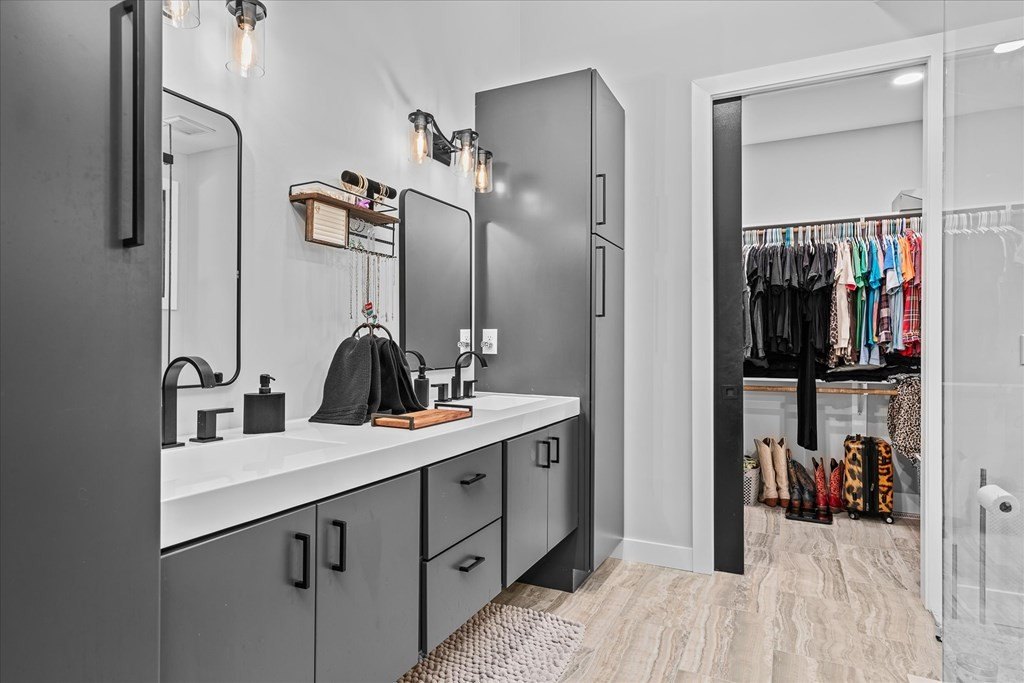 Byrdstown, Tennessee, 38549, United States, 3 Bedrooms Bedrooms, ,4 BathroomsBathrooms,Residential,Forsale,1929851