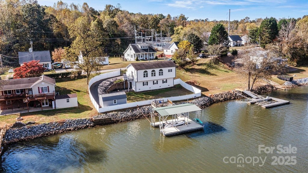 Hickory, North Carolina, 28601, United States, 2 Bedrooms Bedrooms, ,1.5 BathroomsBathrooms,Residential,Forsale,2004142