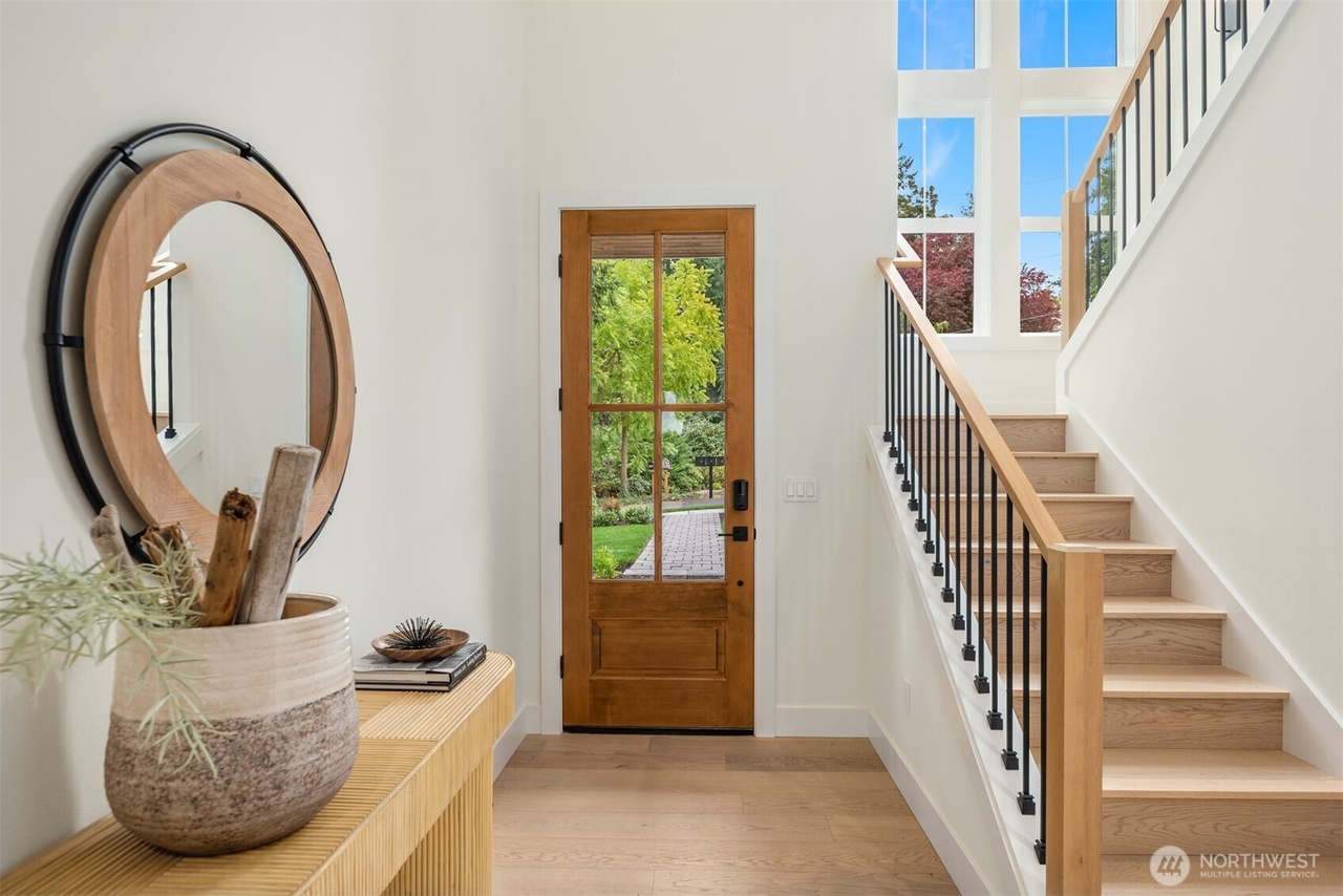 Kirkland, Washington, 98033, United States, 5 Bedrooms Bedrooms, ,4 BathroomsBathrooms,Residential,Forsale,1990717