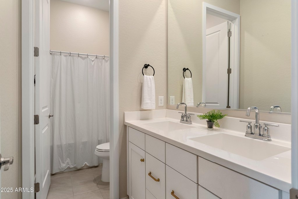 Goodyear, Arizona, 85395, United States, 4 Bedrooms Bedrooms, ,3 BathroomsBathrooms,Residential,Forsale,1971057