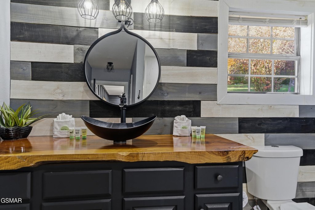 Sevierville, Tennessee, 37862, United States, 3 Bedrooms Bedrooms, ,3 BathroomsBathrooms,Residential,Forsale,1999444